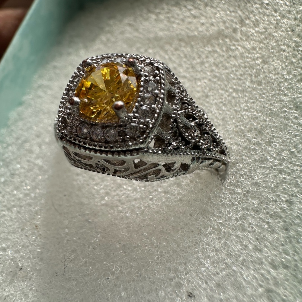 Elegant Sterling  Silver and Yellow Gemstone Ring - Picture 11 of 12